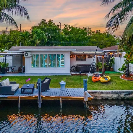 Riverwalk Villa I Private Dock & Hot Tub